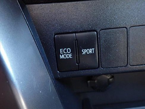 Used 2017 Toyota RAV4 XLE FWD image 19