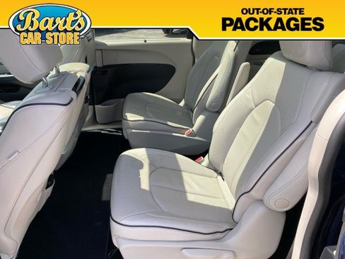 Used 2020 Chrysler Pacifica Limited w/ Advanced Safetytec Group FWD image 25