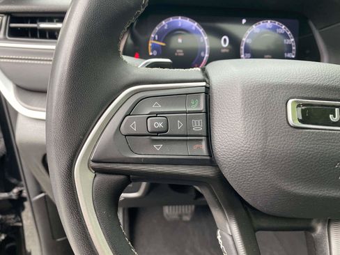 Used 2023 Jeep Grand Cherokee L Laredo AWD/4WD image 13