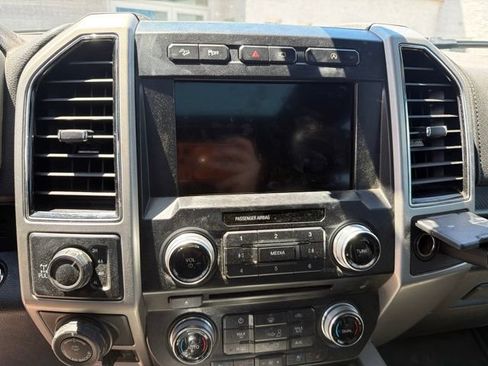 Used 2018 Ford F150 Lariat w/ Equipment Group 502A Luxury AWD/4WD image 15