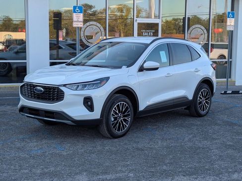 New 2026 Ford Escape SE w/ Class II Trailer Tow Package FWD image 9