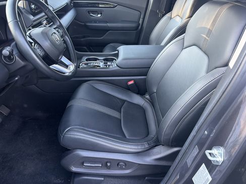 Used 2025 Honda Pilot Touring image 7