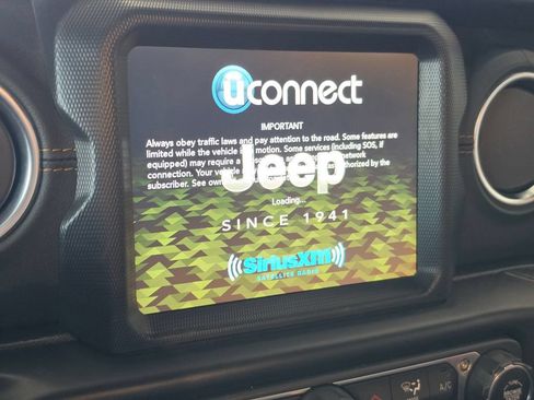 Used 2022 Jeep Wrangler Unlimited Rubicon AWD/4WD image 29