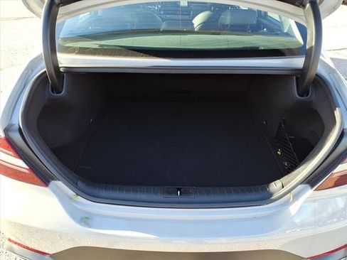 Used 2025 Genesis G70 2.5T image 9