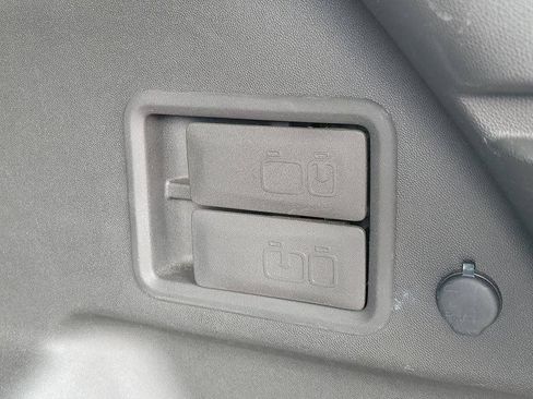 Used 2018 Chevrolet Equinox LT FWD image 31