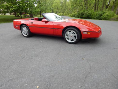 Used 1988 Chevrolet Corvette Convertible RWD image 85