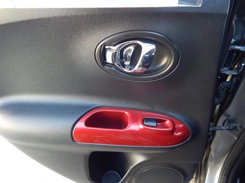 Used 2011 Nissan Juke SV FWD image 28