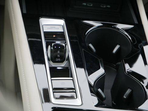 New 2025 Volkswagen Atlas SE image 10