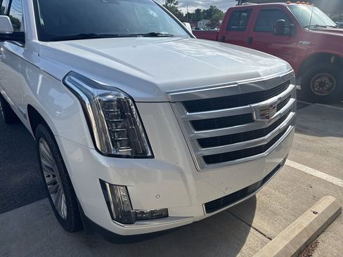 Used 2016 Cadillac Escalade Premium AWD/4WD image 2