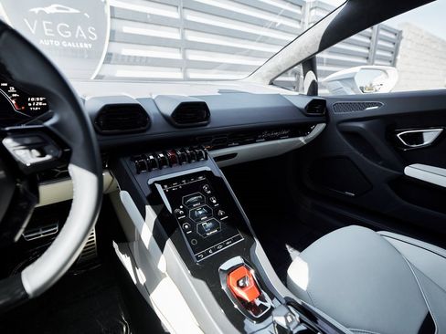 Used 2022 Lamborghini Huracan EVO image 54