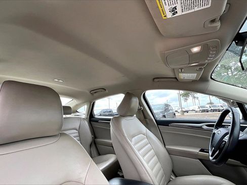 Used 2020 Ford Fusion SEL image 28