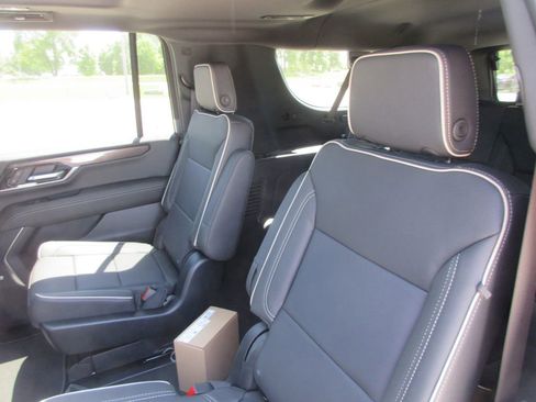 New 2026 GMC Yukon XL Elevation w/ Elevation Premium Package AWD/4WD image 13