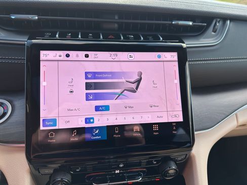 New 2025 Jeep Grand Cherokee Limited w/ Black Appearance Package image 16