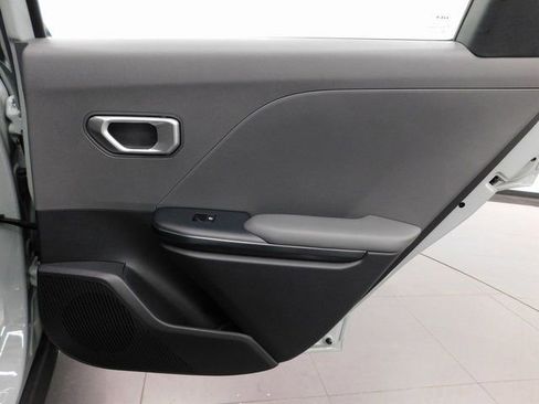 Used 2025 Kia K4 LXS image 28