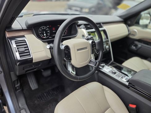 Used 2019 Land Rover Discovery HSE image 14