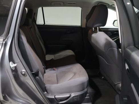 Used 2023 Toyota Highlander LE AWD/4WD image 20