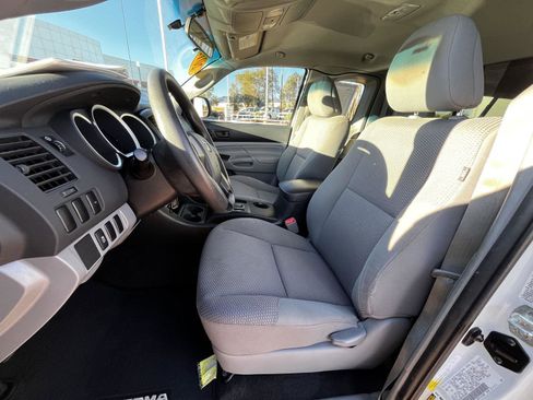 Used 2013 Toyota Tacoma 2WD Access Cab image 16