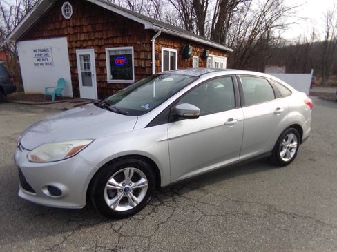 Used 2013 Ford Focus SE image 1