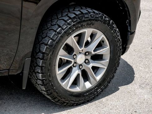 Used 2019 Chevrolet Silverado 1500 High Country w/ Z71 Off-Road Package AWD/4WD image 60