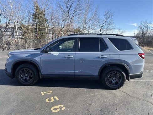 Certified 2025 Honda Pilot Sport image 10