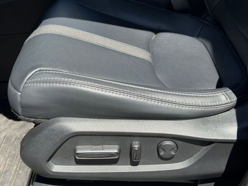 Used 2025 Honda Pilot Touring image 14