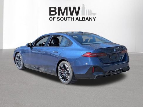 New 2026 BMW 550e xDrive w/ Premium Package AWD/4WD image 7