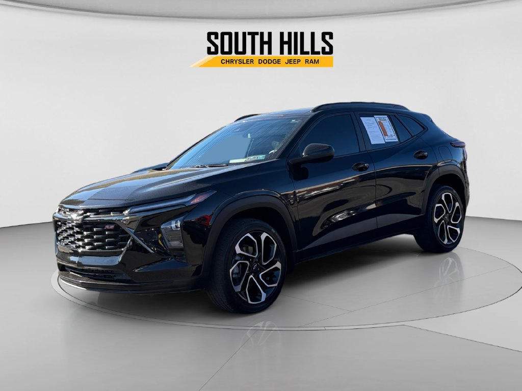 Used 2025 Chevrolet Trax RS w/ Driver Confidence Package FWD image 1