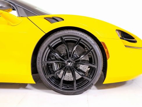 Used 2025 McLaren Artura Spider RWD image 19