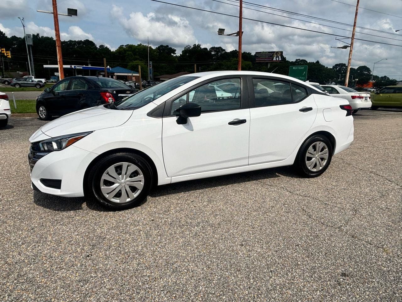 Used 2024 Nissan Versa S FWD image 10