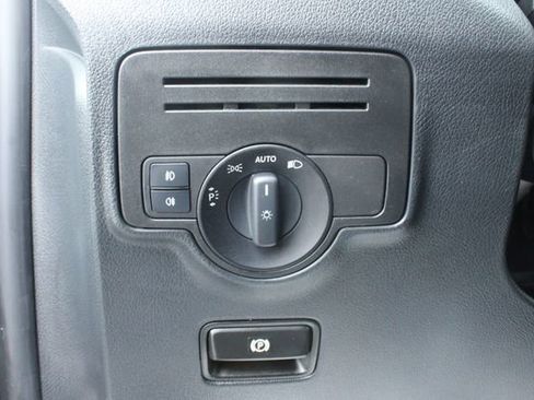 Used 2017 Mercedes-Benz Metris Passenger image 15
