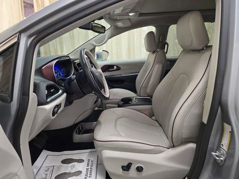 Used 2020 Chrysler Pacifica Limited image 14
