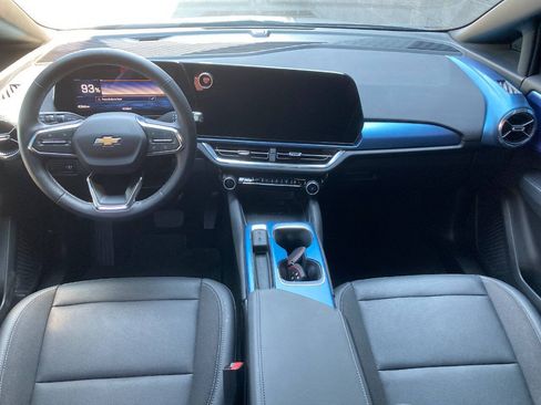 Used 2025 Chevrolet Equinox EV LT FWD image 12
