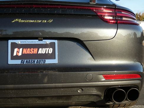 Used 2018 Porsche Panamera 4 image 9