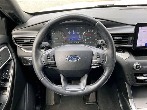 Used 2020 Ford Explorer XLT w/ Equipment Group 202A image 10
