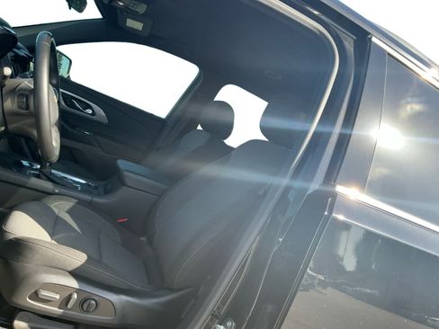 Used 2023 Chevrolet Traverse LT FWD image 9