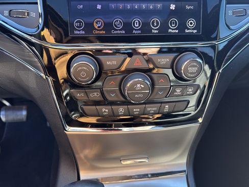 Used 2021 Jeep Grand Cherokee Limited image 24