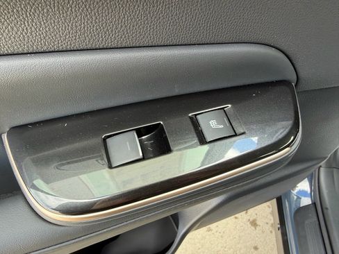 Certified 2025 Toyota Crown Signia image 27