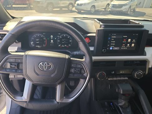 Used 2024 Toyota Tacoma TRD Off-Road image 12