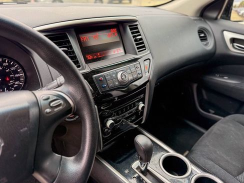 Used 2014 Nissan Pathfinder S image 18