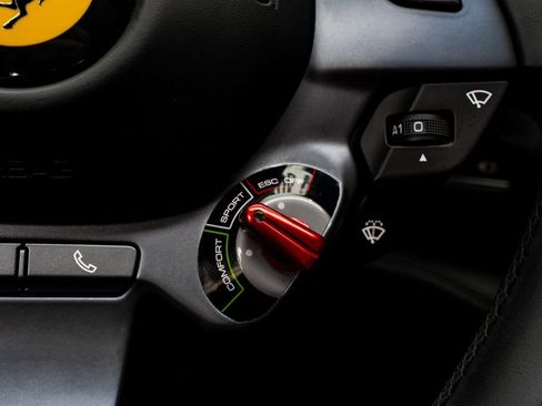 Used 2019 Ferrari Portofino RWD image 22