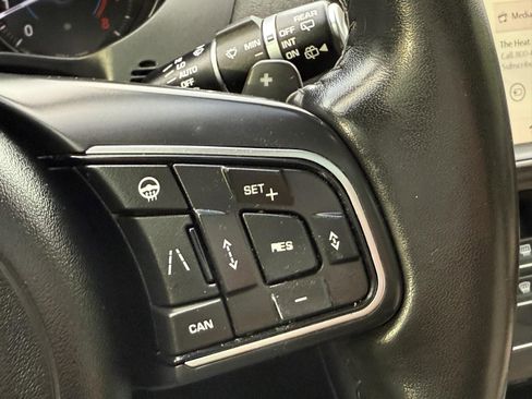 Used 2019 Jaguar F-PACE Premium image 34