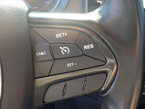 Used 2019 Dodge Charger SXT image 19