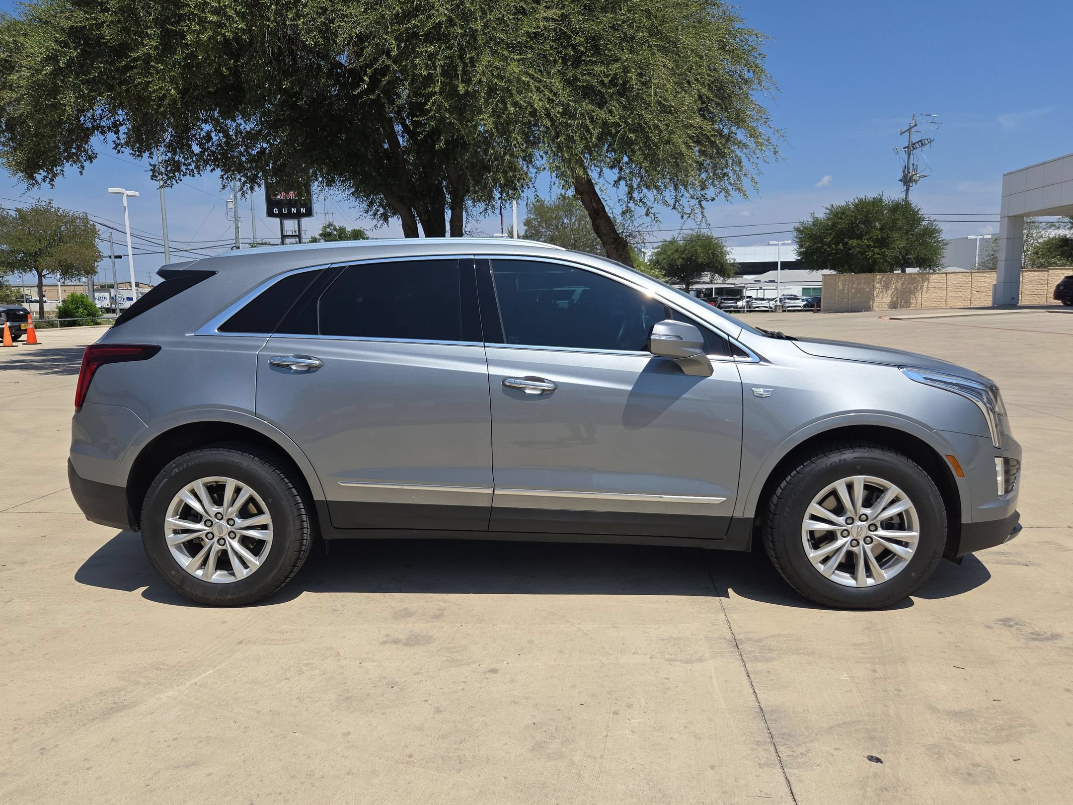 Certified 2023 Cadillac XT5 Luxury FWD image 2