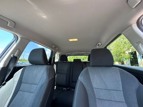 Used 2025 Nissan Rogue SV FWD image 32