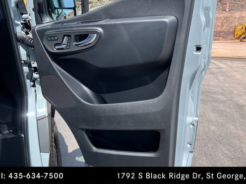 Used 2025 Mercedes-Benz Sprinter 2500 image 21