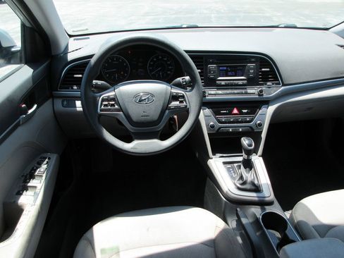 Used 2017 Hyundai Elantra SE FWD image 14