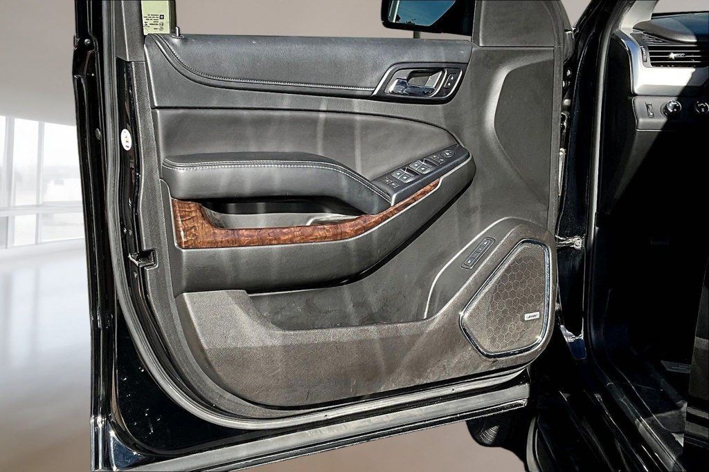 Used 2017 Chevrolet Suburban LT AWD/4WD image 17