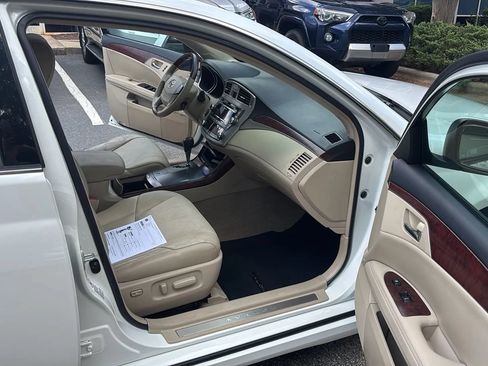 Used 2011 Toyota Avalon Limited FWD image 18
