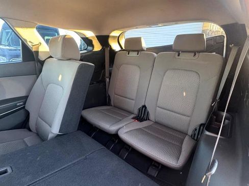 Used 2017 Hyundai Santa Fe SE w/ Cargo Package image 17