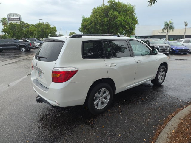 Used 2010 Toyota Highlander SE FWD image 6